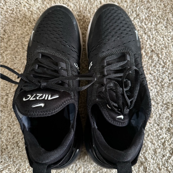 Nike Air Max 270 black sneakers in excellent shape. Size 8 - Picture 3 of 6